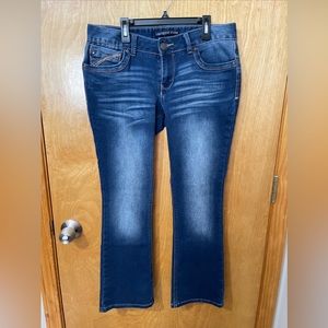 ❌SOLD❌Amethyst Jeans size 9 short Low Rise Medium Wash Boot cut
